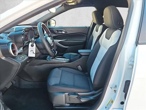 Summit White 2026 Chevrolet Trax FWD 1RS