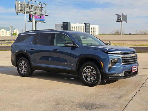 Lakeshore Blue Metallic 2025 Chevrolet Traverse LT