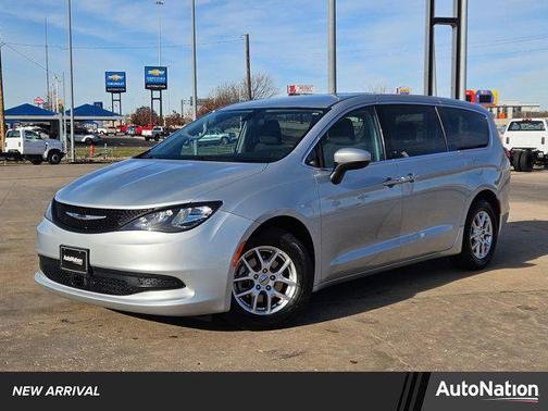 2022 Chrysler Voyager LX