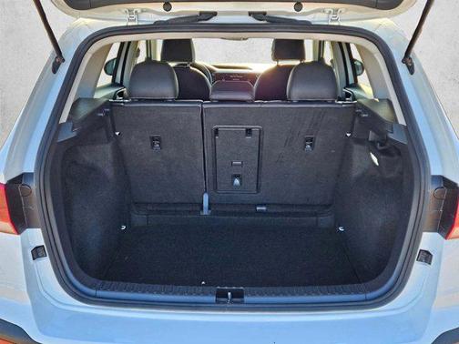 Deep Black Pearl 2024 Volkswagen Taos 1.5T SE