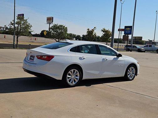 Summit White 2024 Chevrolet Malibu FWD 1LT