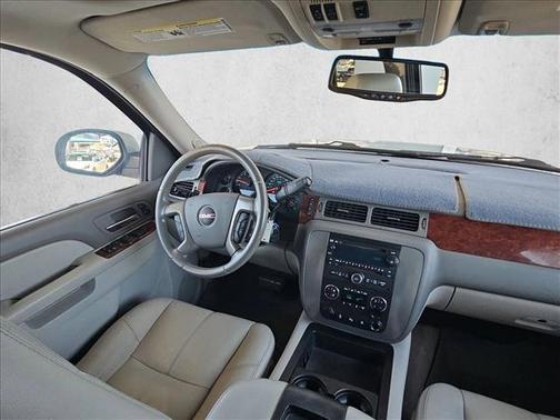 Pure Silver Metallic 2011 GMC Yukon SLT