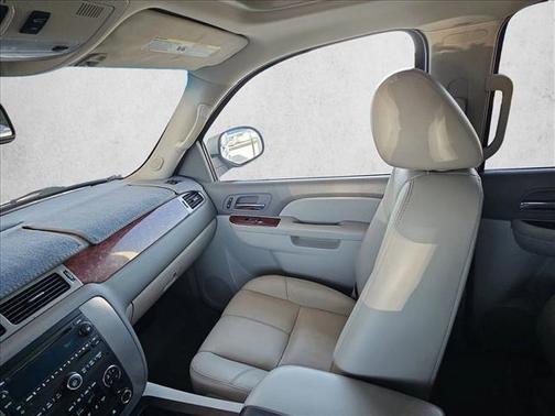 Pure Silver Metallic 2011 GMC Yukon SLT