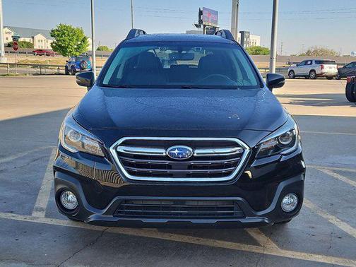Crystal Black Silica 2018 Subaru Outback 3.6R Limited