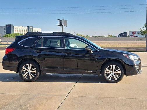 Crystal Black Silica 2018 Subaru Outback 3.6R Limited