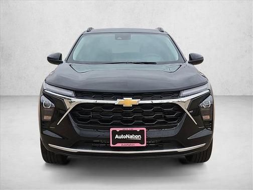 Mosaic Black Metallic 2026 Chevrolet Trax LT