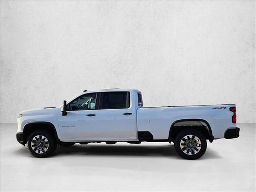 Summit White 2026 Chevrolet Silverado 2500 Custom