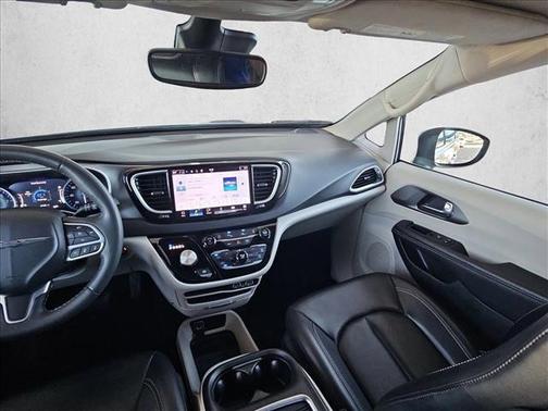 Silver Mist Clearcoat 2023 Chrysler Pacifica Touring L