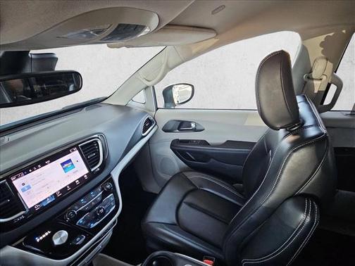 Silver Mist Clearcoat 2023 Chrysler Pacifica Touring L