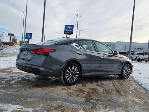 2025 Nissan Altima SV FWD