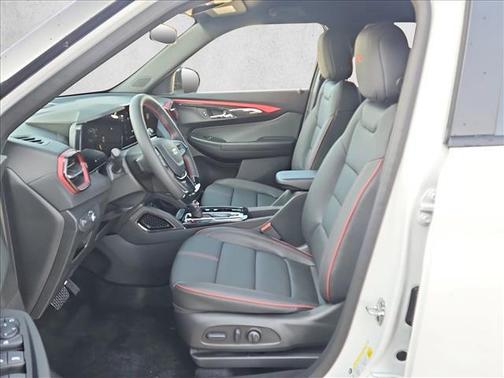 Iridescent Pearl Tricoat 2026 Chevrolet Trailblazer RS