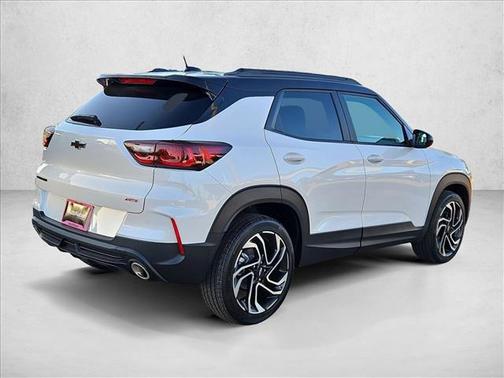 Iridescent Pearl Tricoat 2026 Chevrolet Trailblazer RS