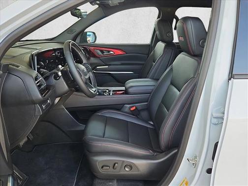 Polar White Tricoat 2026 Chevrolet Traverse AWD Z71