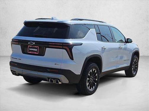 Polar White Tricoat 2026 Chevrolet Traverse AWD Z71