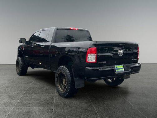 Diamond Black Crystal Pearlcoat 2022 RAM 2500 Big Horn Mega Cab 4x4 6'4'' Box