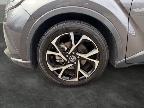Magnetic Gray Metallic 2021 Toyota C-HR XLE