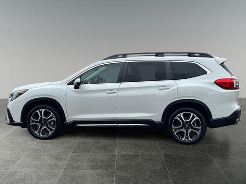 Crystal White Pearl 2023 Subaru Ascent Limited 7-Passenger