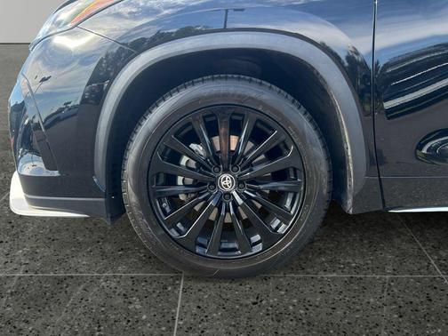 Midnight Black Metallic 2023 Toyota Highlander XSE