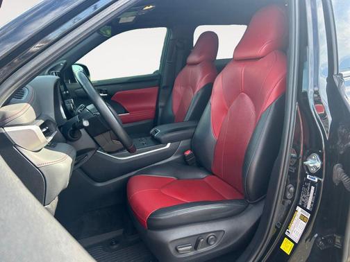 Midnight Black Metallic 2023 Toyota Highlander XSE