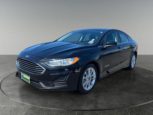 Agate Black 2019 Ford Fusion Hybrid SE