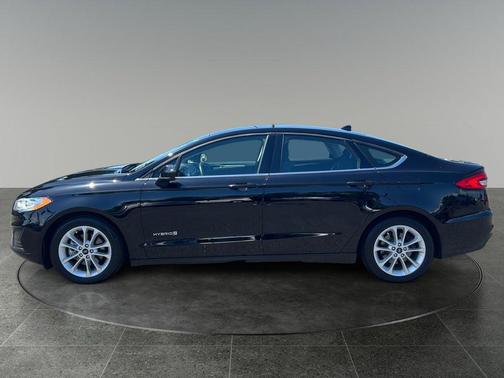Agate Black 2019 Ford Fusion Hybrid SE