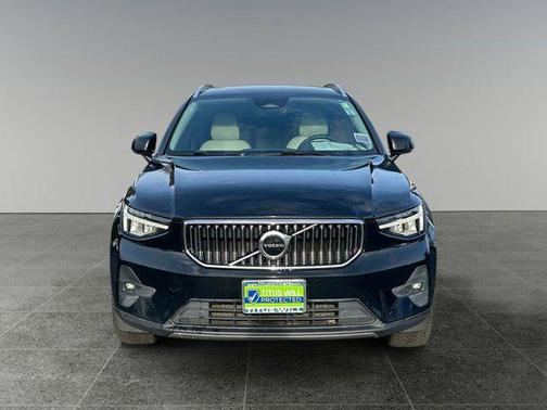2023 Volvo XC40 B5 Plus Bright Theme
