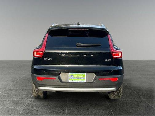 2023 Volvo XC40 B5 Plus Bright Theme