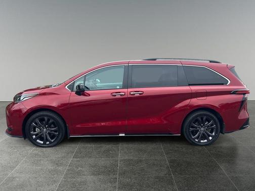 Pearl 2024 Toyota Sienna XSE 7 Passenger