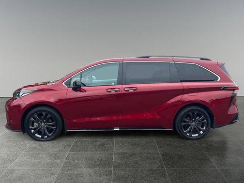Pearl 2024 Toyota Sienna XSE 7 Passenger