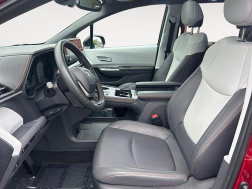 Pearl 2024 Toyota Sienna XSE 7 Passenger