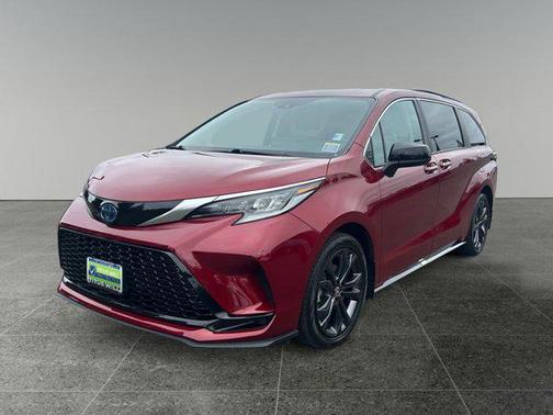 Pearl 2024 Toyota Sienna XSE 7 Passenger