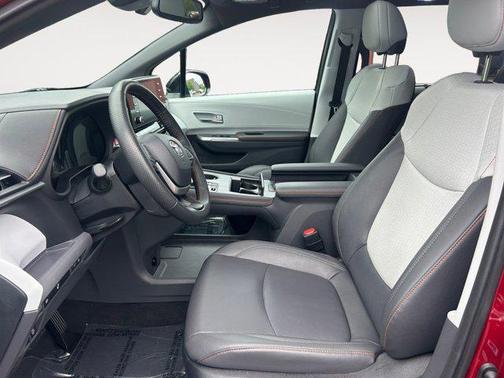 Pearl 2024 Toyota Sienna XSE 7 Passenger