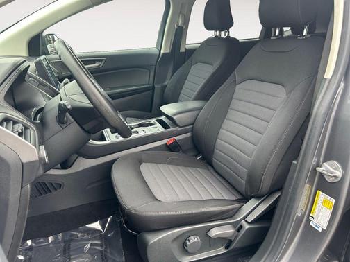 Carbonized Gray Metallic 2022 Ford Edge SE