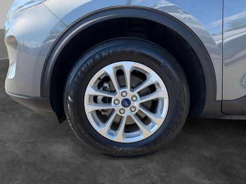 Gray Metallic 2022 Ford Escape SE