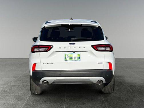 Oxford White 2023 Ford Escape Active