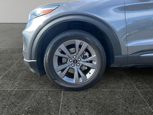 Carbonized Gray Metallic 2023 Ford Explorer XLT