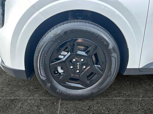 Snow White Pearl 2025 Kia Carnival LXS