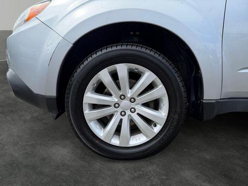 Ice Silver Metallic 2012 Subaru Forester 2.5X Premium