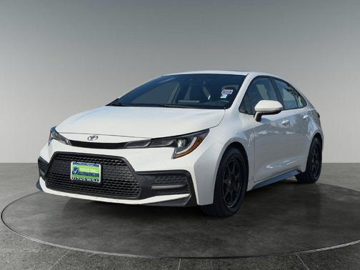 Wind Chill Pearl 2022 Toyota Corolla XSE