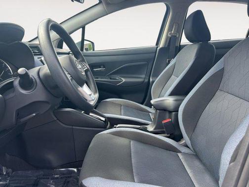 Gun Metallic 2023 Nissan Versa 1.6 SV
