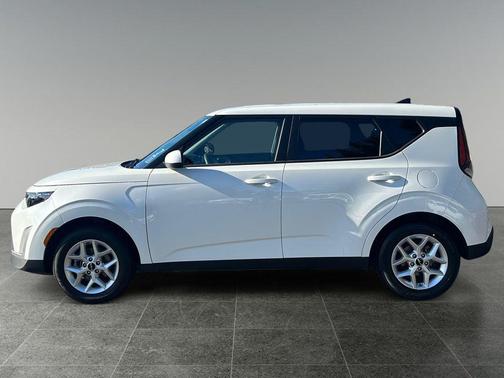 Snow White Pearl 2025 Kia Soul LX