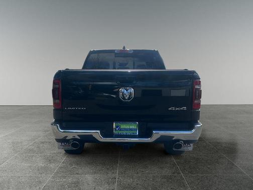 Diamond Black Crystal Pearlcoat 2024 RAM 1500 Limited