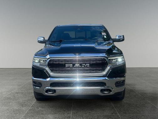 Diamond Black Crystal Pearlcoat 2024 RAM 1500 Limited