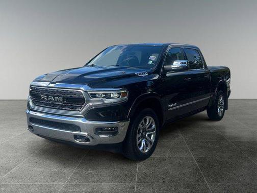 Diamond Black Crystal Pearlcoat 2024 RAM 1500 Limited
