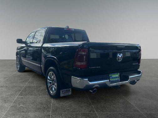 Diamond Black Crystal Pearlcoat 2024 RAM 1500 Limited