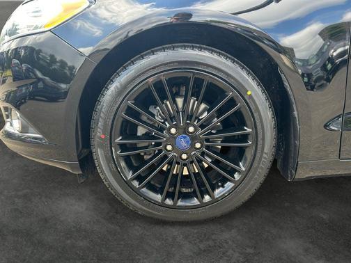 White Platinum Metallic Tri-Coat 2016 Ford Fusion SE