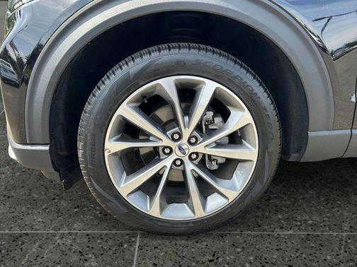 Black Metallic 2025 Ford Explorer Platinum