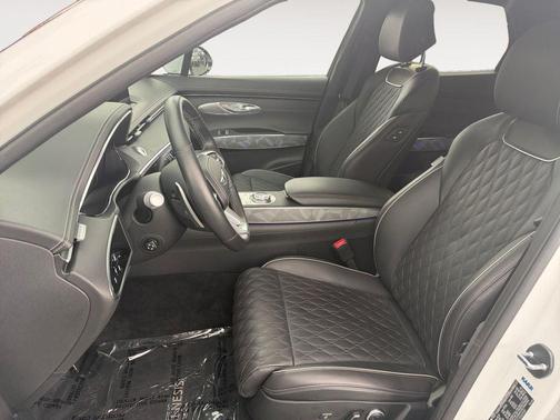 Alta White 2025 Genesis GV70 3.5T AWD Sport