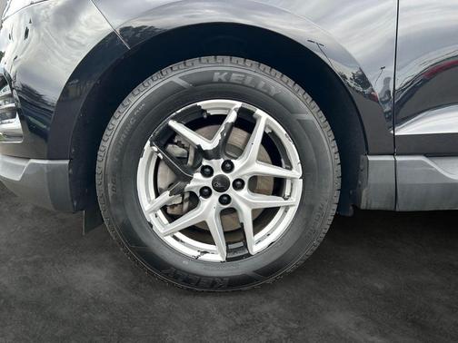 Black Metallic 2024 Ford Edge SEL