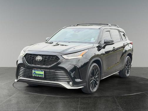 Midnight Black Metallic 2023 Toyota Highlander XSE